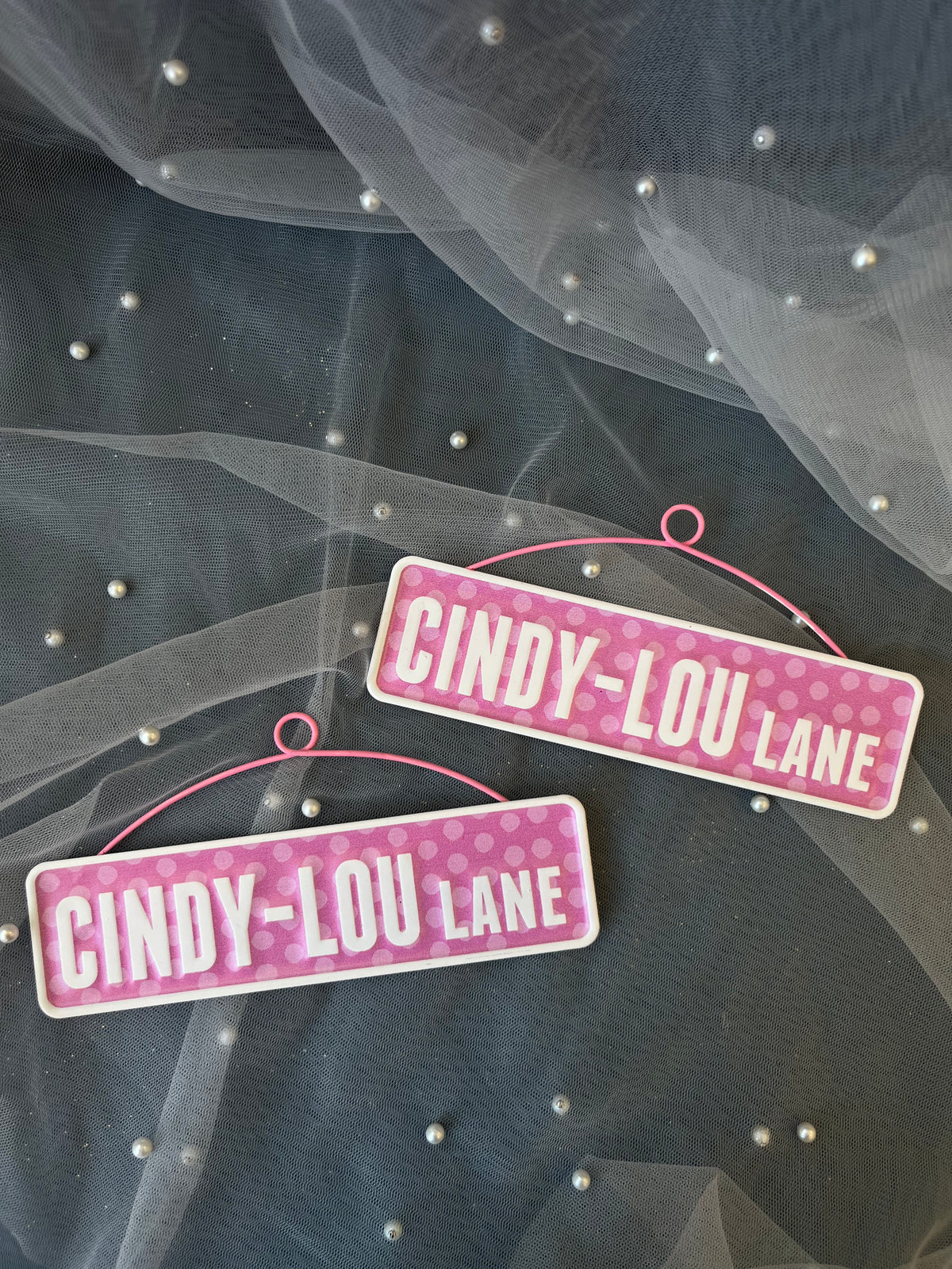 Cindy-Lou Lane Decor
