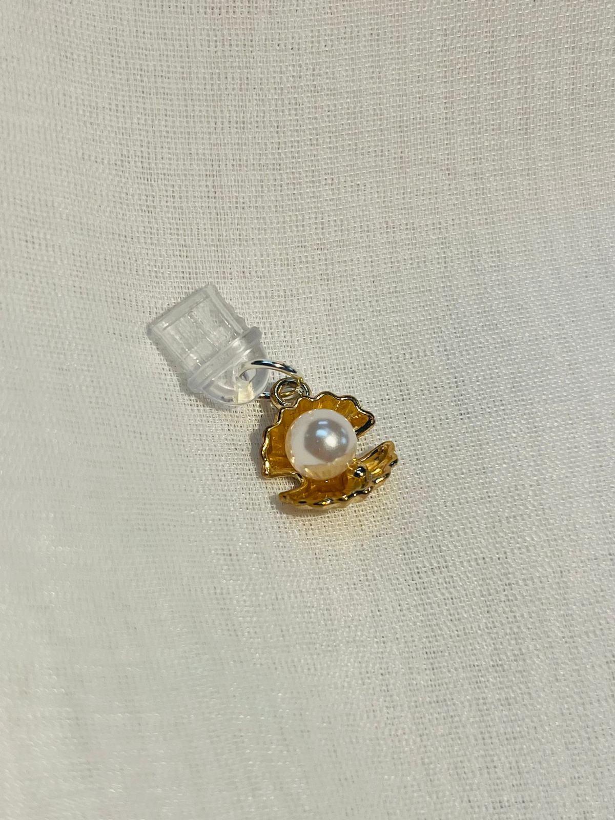 Pearl Treasure Clam | Kindle Charm