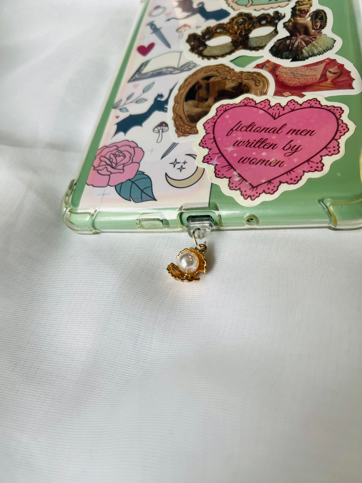 Pearl Treasure Clam | Kindle Charm