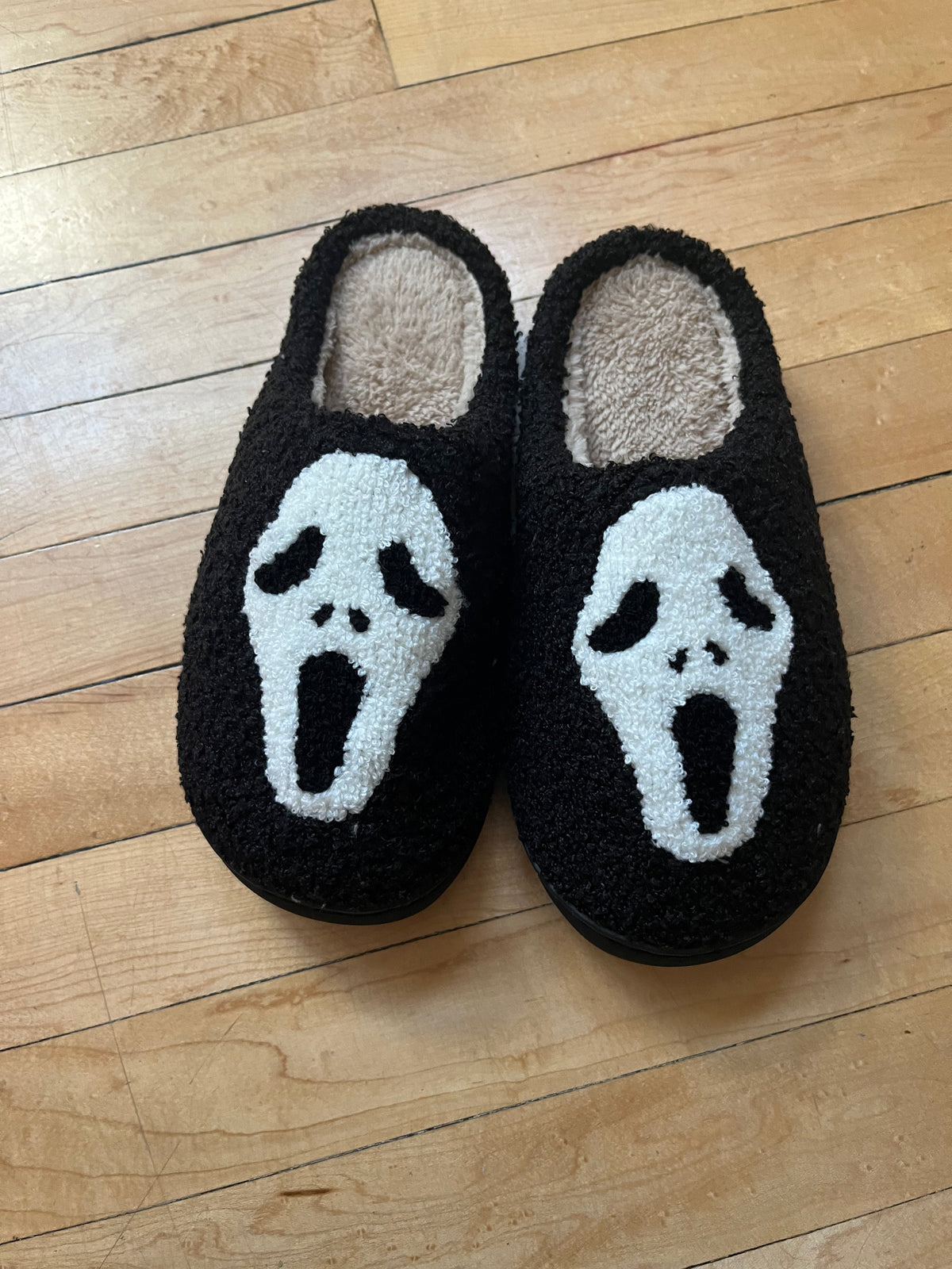 Scream Slippers | Tufted Slippers